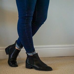 Steve Madden black leather ankle bootie pointed